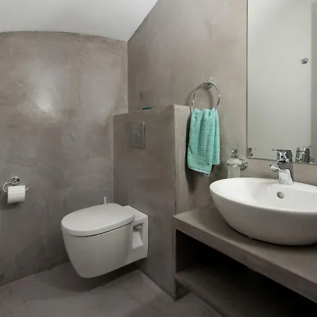 In Rhodes With Infinity Pool Willa *