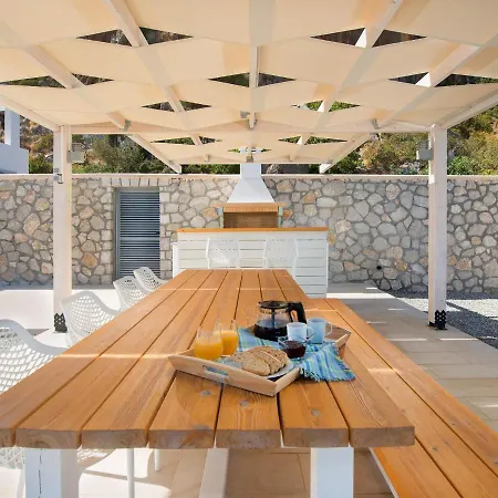 In Rhodes With Infinity Pool Villa *