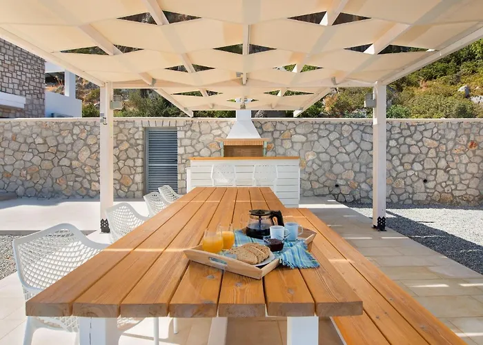 In Rhodes With Infinity Pool Villa *