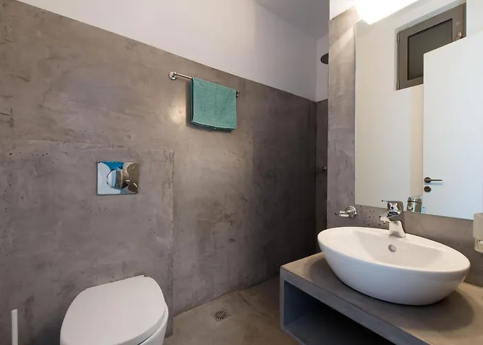 In Rhodes With Infinity Pool * Kalithiész