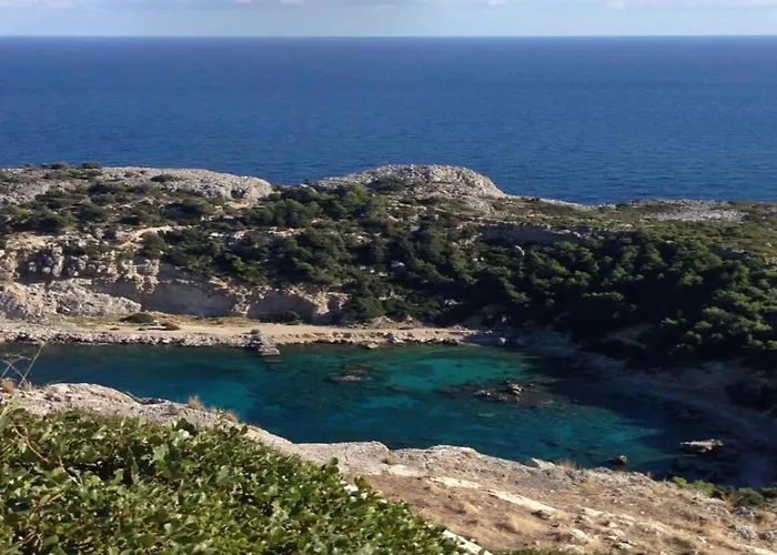 In Rhodes With Infinity Pool فيلة