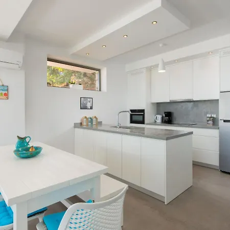 ヴィラ In Rhodes With Infinity Pool